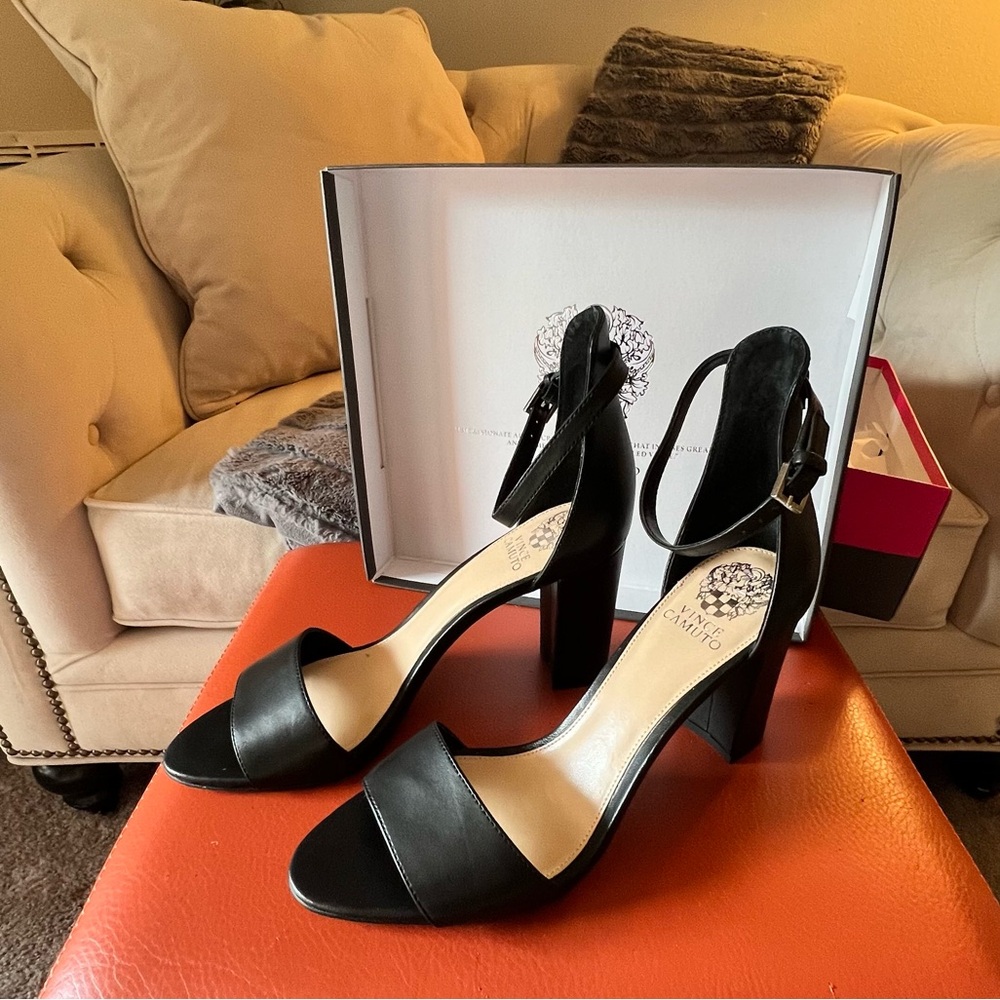 NIB Vince Camuto ankle strap sandals